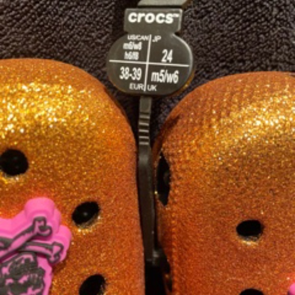 Disney Hocus Pocus Crocs Size 8 - Picture 3 of 4
